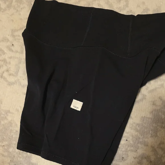 Vuori Women's Black Bike Shorts - Picture 2 of 6